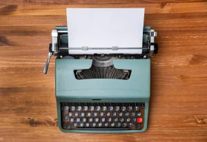 Eine Schreibmaschine steht stellvertretend für Textprogramme wie Papyrus Autor und Scrivener.